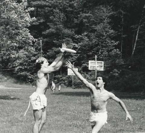 480_Dre_Farley_frisbee